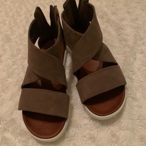 MIA brown sandals size 7.5 (NEW)